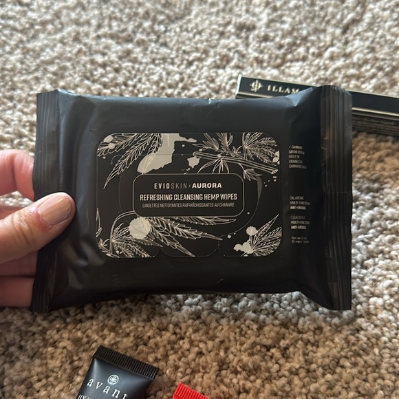 Makeup Bundle Set - Picture 6 of 7